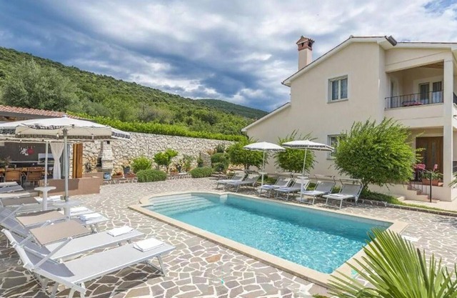 Amazing home in Koromacno-Brovinje