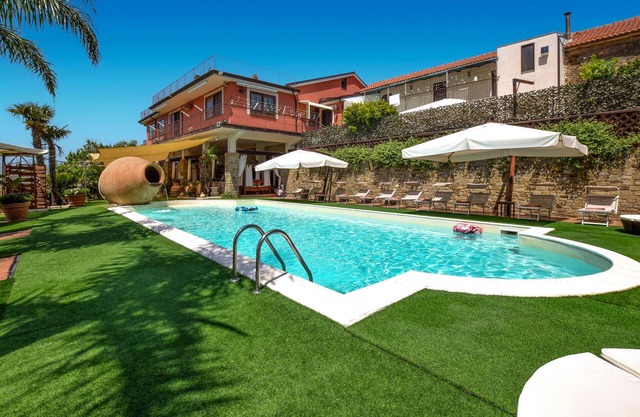 Amazing home in Laureana Cilento