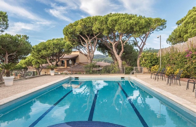 Amazing home in Cabrils with WiFi