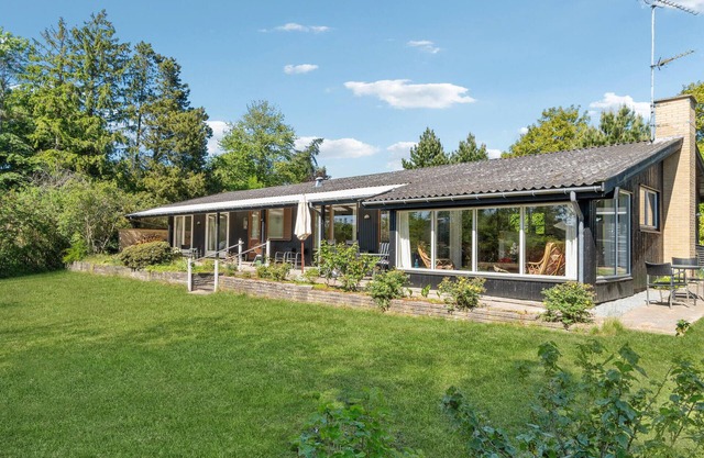 Amazing home in Dronningmølle with WiFi