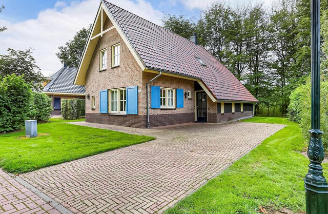 Amazing home in Exloo with WiFi