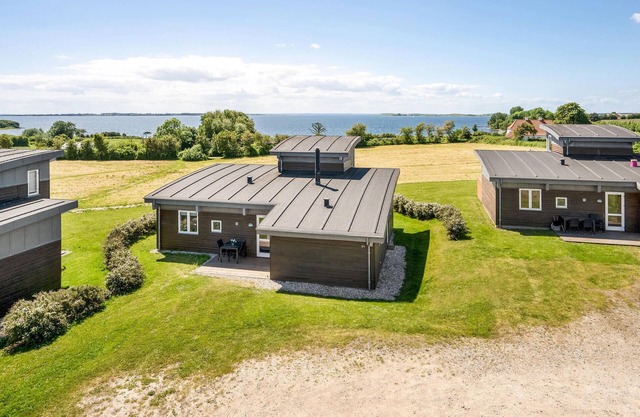 Amazing home in Faaborg with WiFi