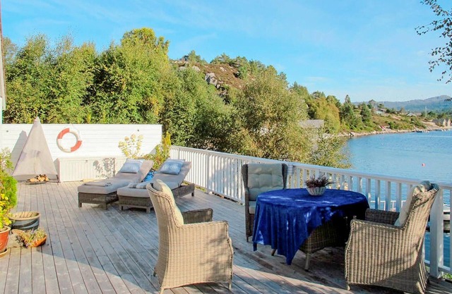 Amazing home in Fitjar with WiFi