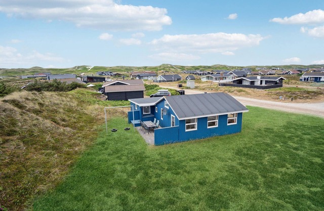Amazing home in Hvide Sande with WiFi