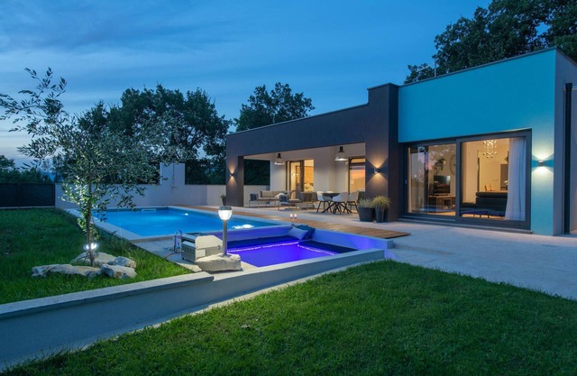 Amazing home in Krsan with sauna