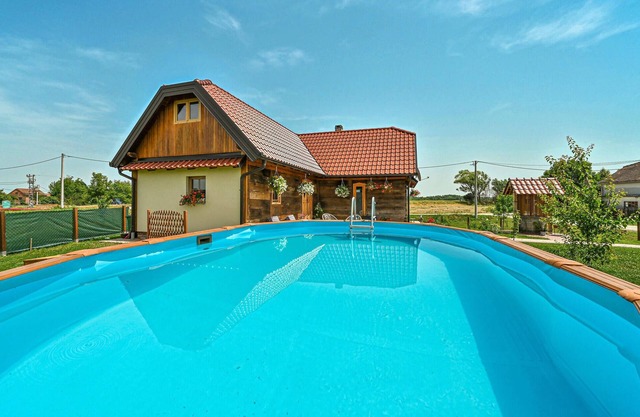 Amazing home in Lonjica with WiFi