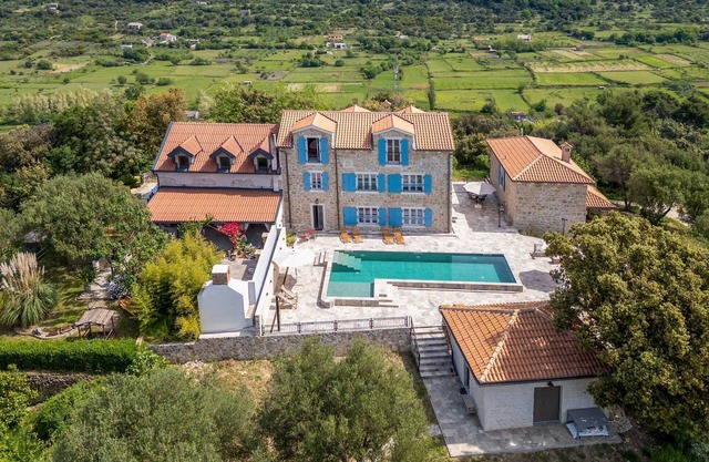 Amazing home in Mundanije