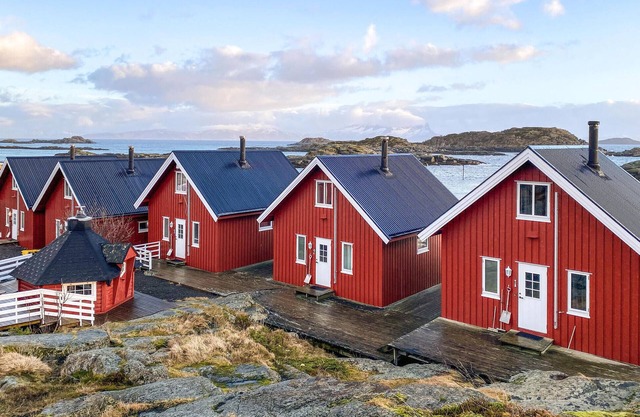 Amazing home in Offersøy with sauna
