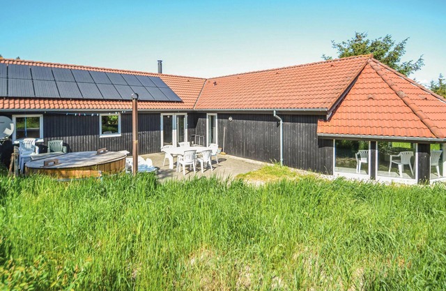 Amazing home in Ringkøbing with kitchen