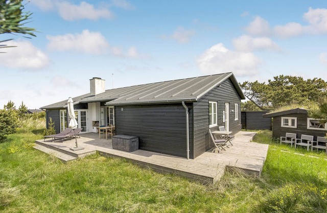 Amazing home in Vejers Strand