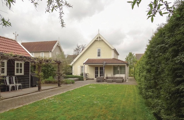 Amazing home in Wemeldinge with WiFi