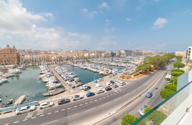 Amazing marina seafront, stylish 3BR