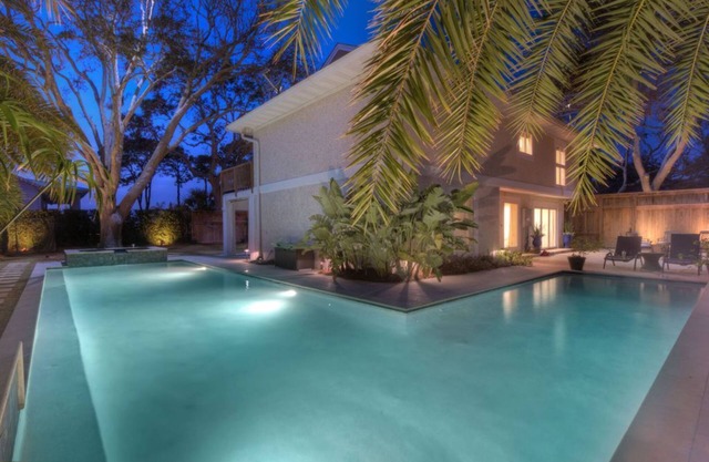 Amazing Pool on East Beach, SPA, Short Walk to Beach, 3 Kings plus, Dog Friendly