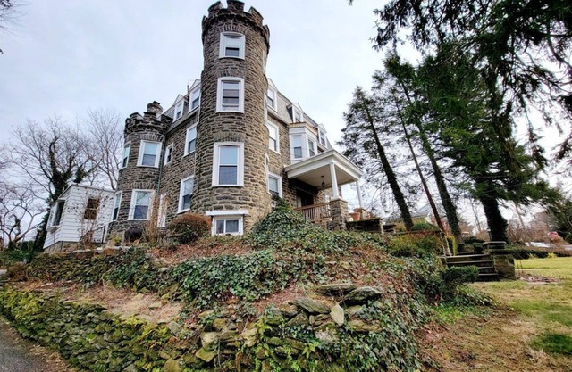 Amazing, spacious 1 bedroom 1 bath apartment