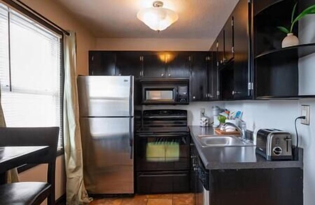Amazing Uptown Studio long stays