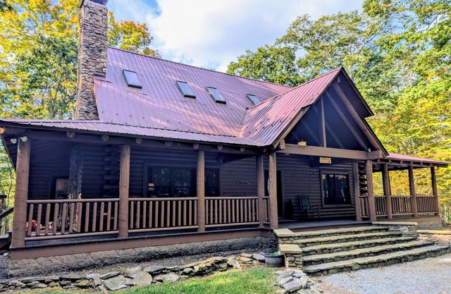 Amazing Views! 5-bedroom cabin only 5 miles from Snowshoe Village