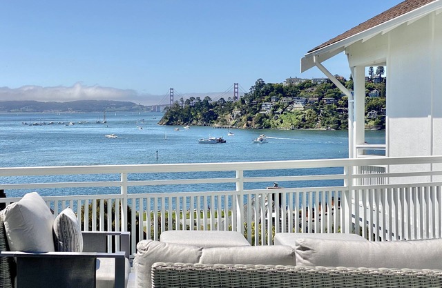 Amazing Views and Walkable to Downtown! Historic 3/2 Home, Sleeps 8