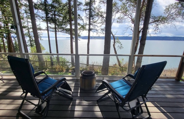 Amazing Views and Whale Watching from Indoors and Outside, with AC!