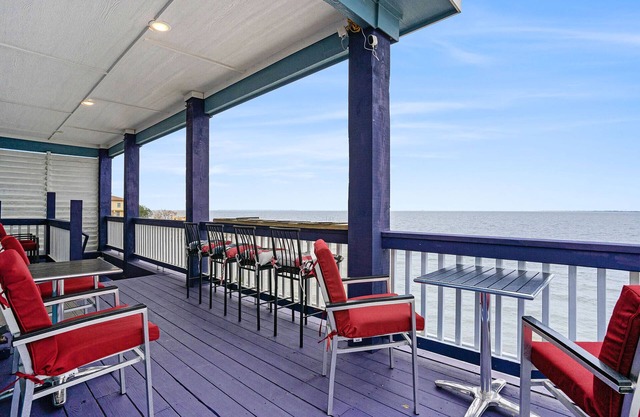 Amazing Waterfront Views of Kemah Boardwalk 3B3B