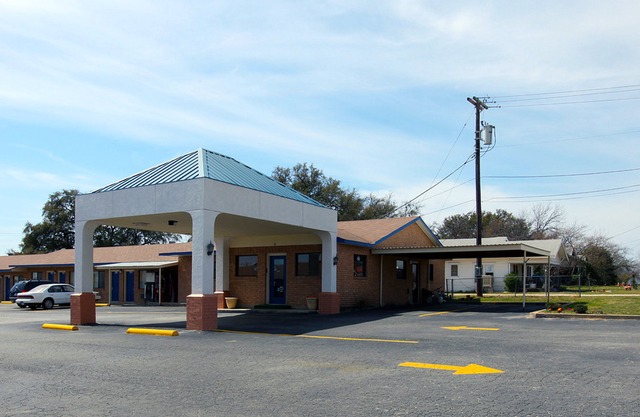 Americas Best Value Inn Comanche