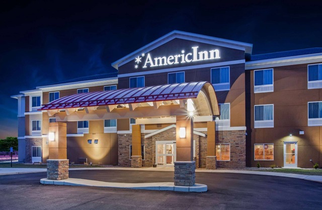 AmericInn by Wyndham DeWitt
