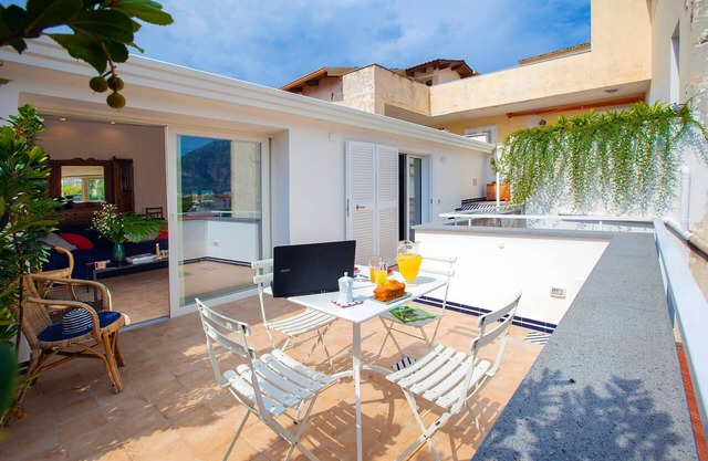 AMORE RENTALS - Casa Iommart with Private Terrace, Air Conditioning and Internet Wi-Fi