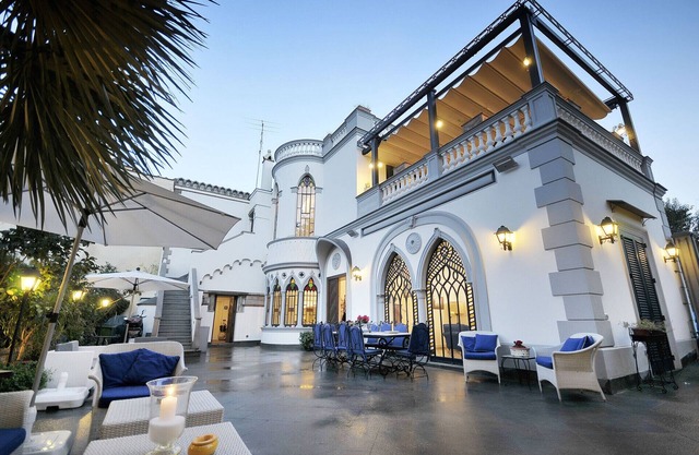 AMORE RENTALS - Villa Angelo with Private Terraces, Parking and Air Conditioning