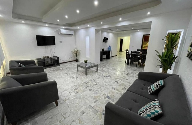 Amplio 1 departamento super céntrico para familia