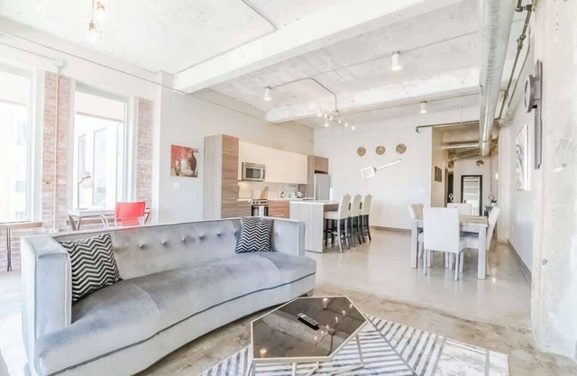 Amyfinehouse |Modern 3BR Loft |Pool+Convention Ctr