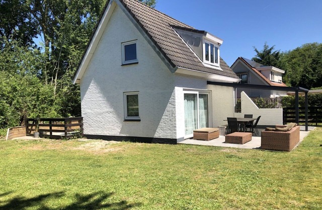 An absolute plus for this home is the party covered terrace facing south, with a comfortable, atmospheric lounge set.