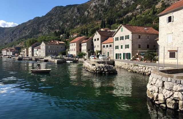 An ancient stone house 4 meters from the sea and a walk to Kotor.