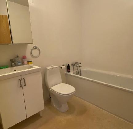 An apartment in which a room is rented out Jörfabakki 109 Reykjavík