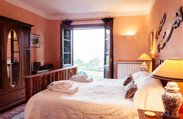 An elegant & spacious farmhouse apartment with private loggia and amazing views