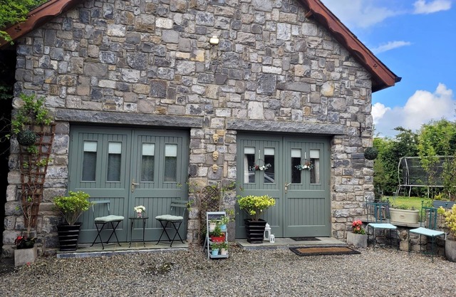 An Irish welcome. Quiet Country Cottage close to Dublin Airport & City