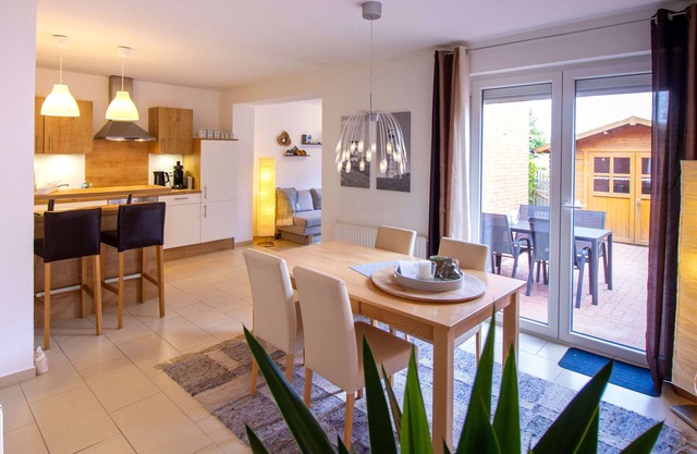 An oasis of calm in the old town center of Campen with Smart TV