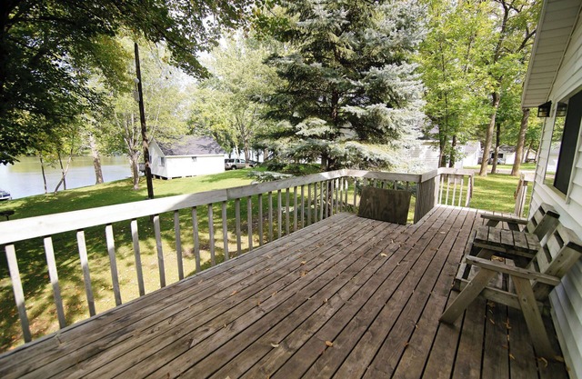 Anchor's Away, a 3BR, 2BR, accessible cabin with jacuzzi tub and lake views