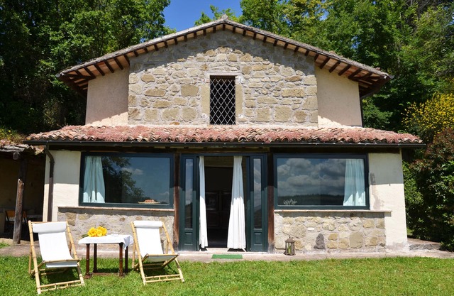 ancient mansion, panoramic, domestic animals welcome, romantic