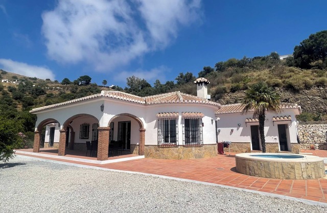Andalusian detached villa with pool, sea & mountain views, and stunning sunsets
