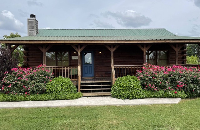 Anglers Cove offers a relaxing vacation experience near Dale Hollow Lake!