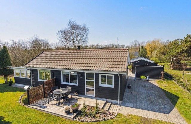 "Anisa" - 400m from the sea by Interhome