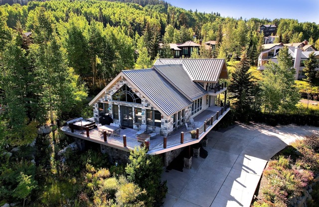 Anthracite Lodge/Ski-in Ski-out Luxury with Incredible Views! Hot Tub! Garage!