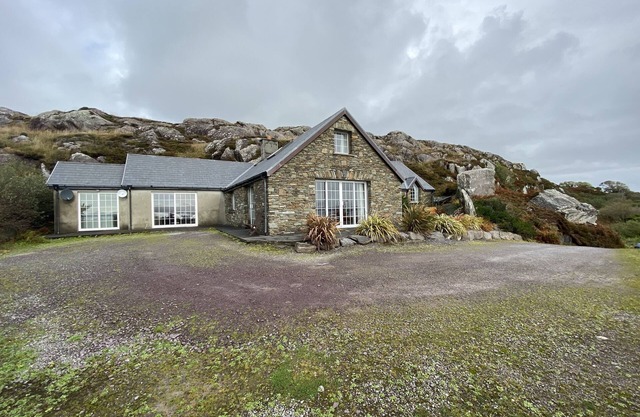 Aotearoa-Family home-Spectacular location-hot tub-games room