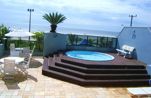 Apart 4 rooms, private pool, facing the sea