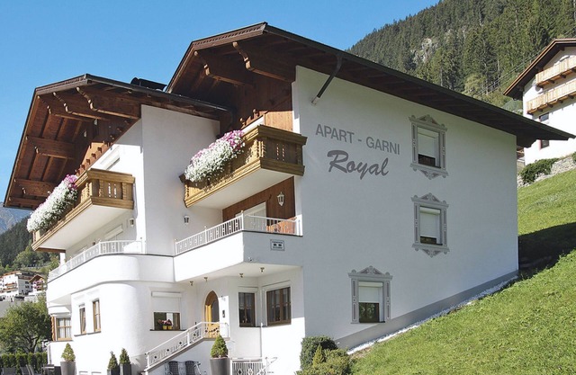 Apart Garni Royal by Interhome