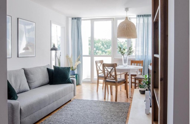 APARTAMENT w SERCU miasta z widokiem na morze