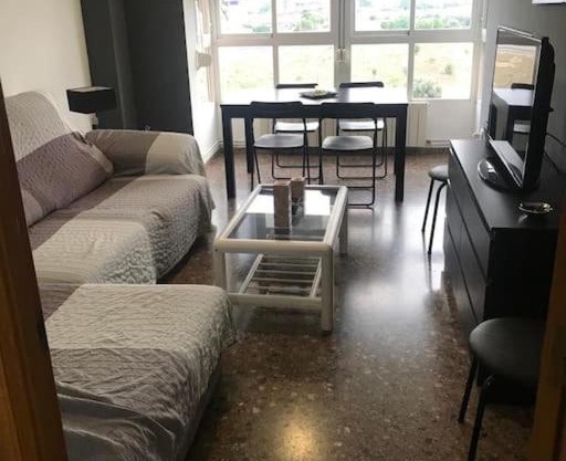 Apartamento cómodo y espacioso con parking
