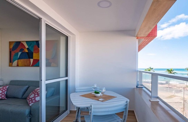 Apartamento com Piscina e Vista em Salvador