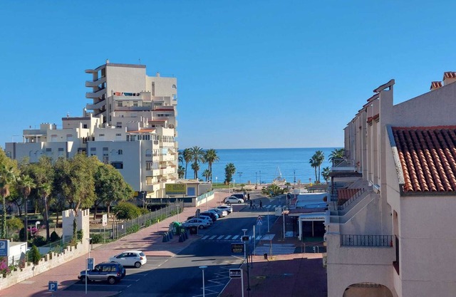 Apartamento con Terraza y Vistas al Mar, al Lado del Balneario Marina D'or