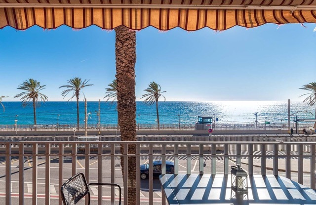 Apartamento Vistamar a 25km BCN with Sea View, Terrace, Balcony, A/C & Wi-Fi