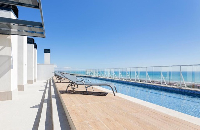 Apartamentos con terraza frente al mar by Color Flats